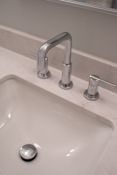 Chrome widespread faucet at a rectangular undermount sink, seen from above
