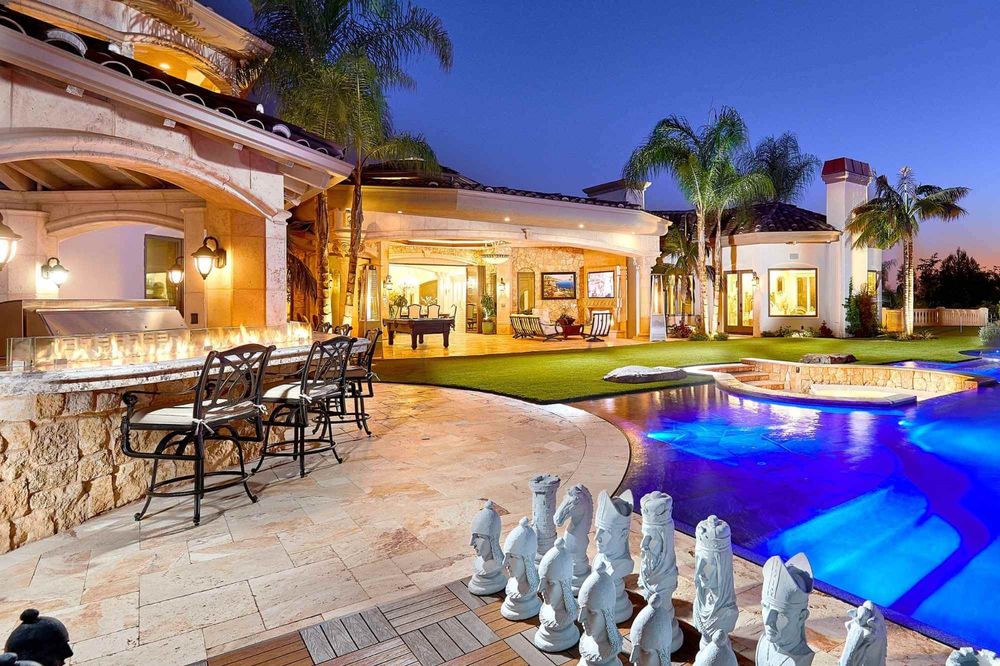 San Diego, a California room and an infinity pool, a Kaminskiy outdoor living project in San Diego County