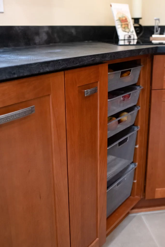 Pullout Storage in Kitchen Cabinets