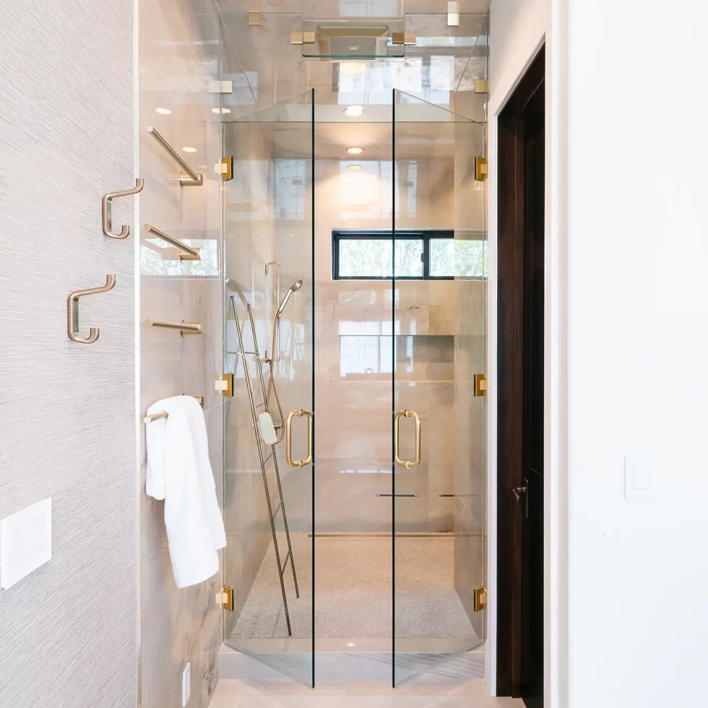 Elegant and modern master walk in shower