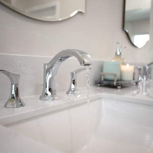 Modern Master Bathroom Countertop Design