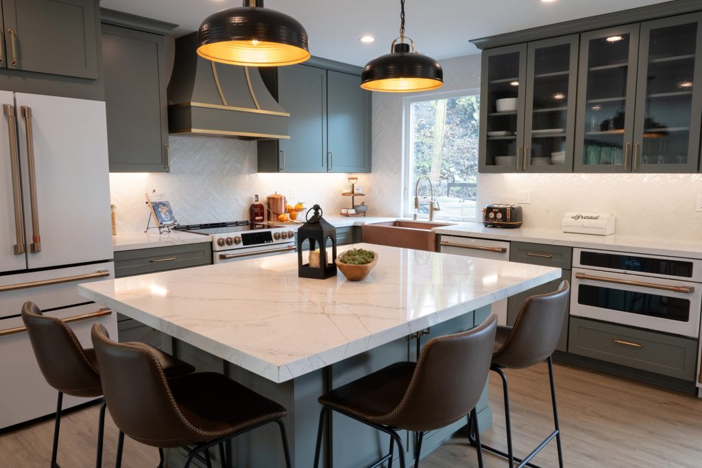 Quartz island with seating and pendant lights