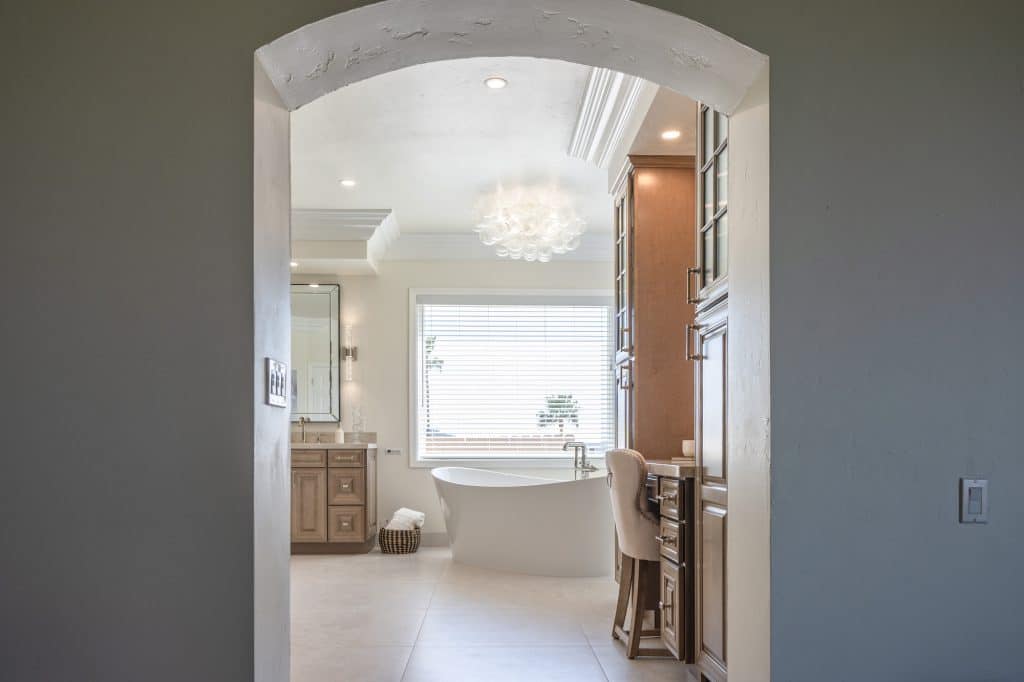 Bathroom with arched doorway and geometric ceiling detail