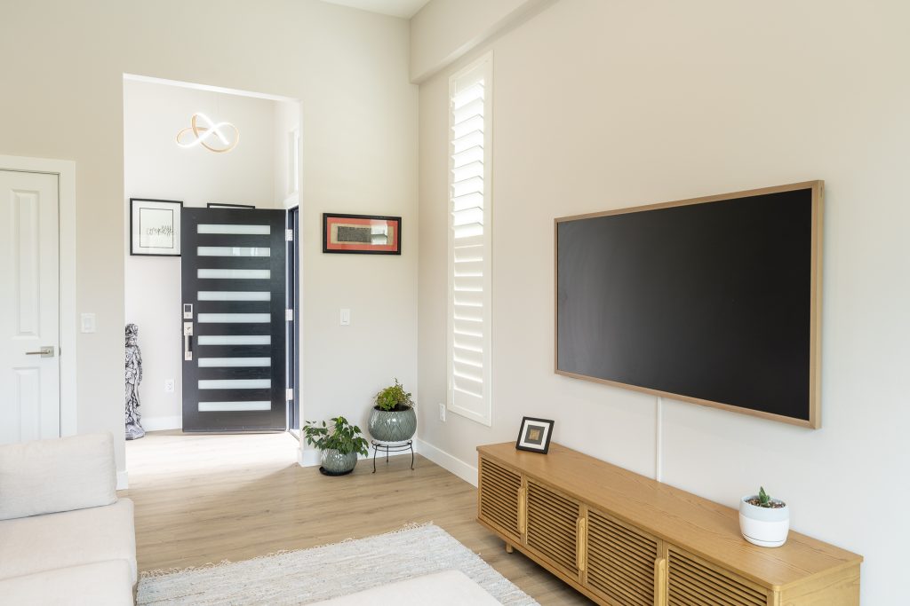 Natural light through large window, soft neutral furnishings