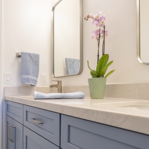 Blue Shaker vanity with MSI Lumat&aacute;j quartz and rounded-corner framed mirrors