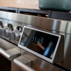 Close-up of the SKS range control panel and knobs