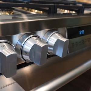 Stainless control knobs along the front of the gas range