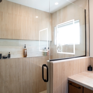 Walk-in shower with a full-width niche and a window on the side wall