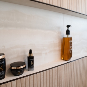 Close view of the niche shelf against onyx-look porcelain tile